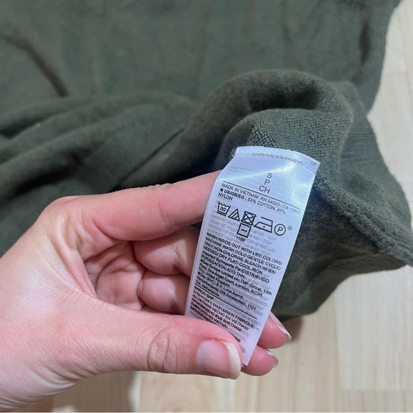 Gap Men’s Green V-Neck Sweater New With Tags Size Small - Picture 5 of 6
